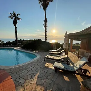 https://pool-villa-with-stunning-view.in-sardinia.net